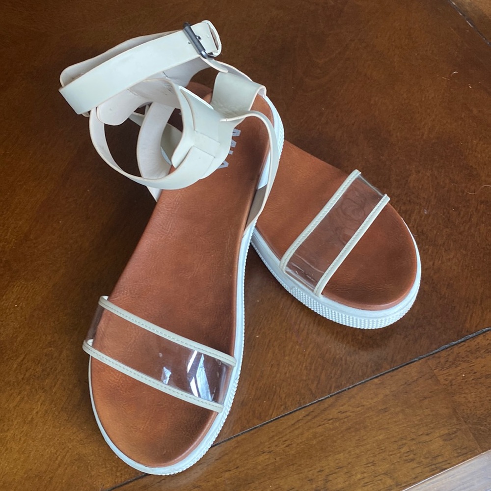 Sandal